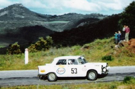 C.Bacchy i R.Pudgasegur na samochodzie Peugeot 404.