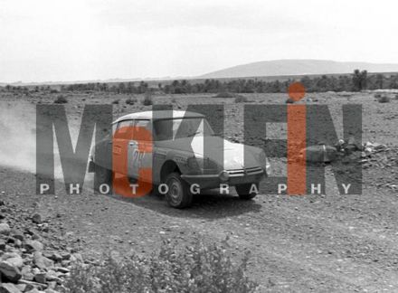 Raymond Ponnelle i Pierre de Serpos na samochodzie Citroen DS. 21.