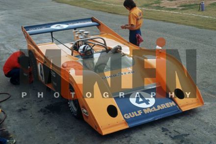 Peter Revson na samochodzie McLaren M20 Chevrolet.