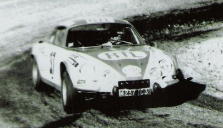 Marianne Hoepfner na samochodzie Alpine Renault A110.