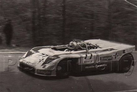 Juan Alfonso Fernandez na samochodzie Porsche 908-3.