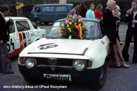 Zwycięzca division 1 Edgar Gillessen na samochodzie Alfa Romeo GTA Junior 1300.