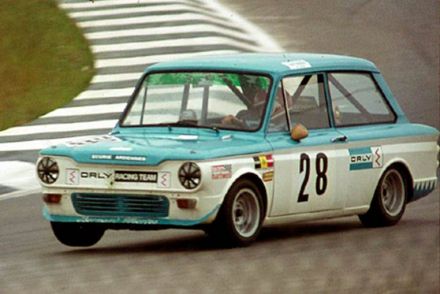 Bernard Mertes na samochodzie Hillman Imp.
