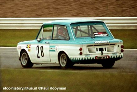 Bernard Mertes na samochodzie Hillman Imp.