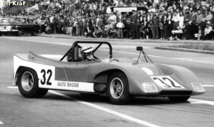 Jaroslav Bobek na samochodzie Škoda Spider.