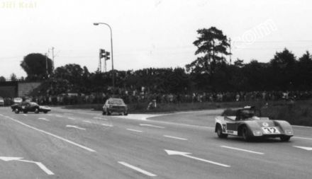Jaroslav Bobek na samochodzie Škoda Spider.