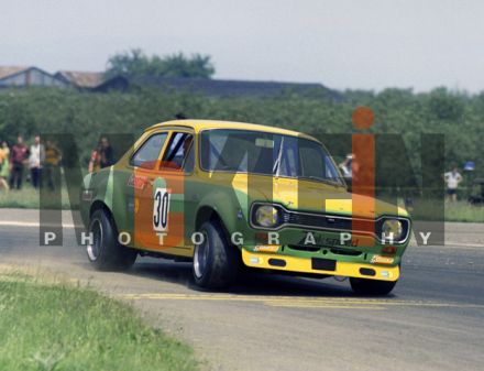 Harald Menzel na samochodzie Ford Escort RS 1600.