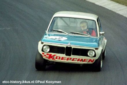 Manfred Verkühlen na samochodzie BMW 2002.