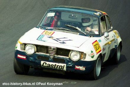 Edgar Gillessen na samochodzie Alfa Romeo 1300 GTA Junior.