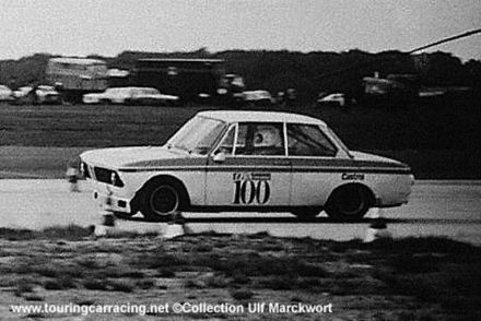 Helmut Rösser na samochodzie BMW 1602.