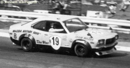 Y.Katayama i T. Takechi na samochodzie Mazda S102A.