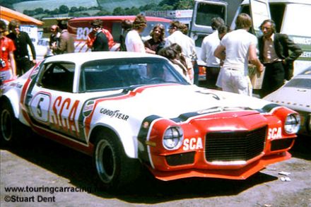 Frank Gardner na samochodzie Chevrolet Camaro Z28.
