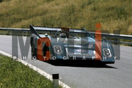 Helmut Kelleners na samochodzie McLaren M8F Chevrolet.