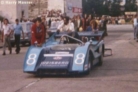 Helmut Kelleners na samochodzie McLaren M8F Chevrolet.