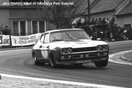Dieter Glemser na samochodzie Ford Capri RS 2600.