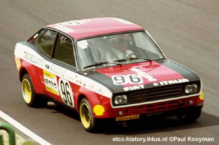 Manfred Mineif i Jacopo "Pino" Trivellato na samochodzie Fiat 128 coupe 1300.
