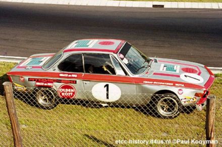 John Fitzpatrick, Hans Heyer i Rolf Stommelen na samochodzie BMW 2800 CS.