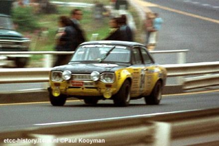 Robin Searle i Vernon Saunders na samochodzie Ford Escort 1300 GT.