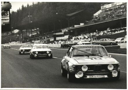 John Fitzpatrick, Alain Peltier i Christian Ethuin na samochodzie BMW 2800 CS.