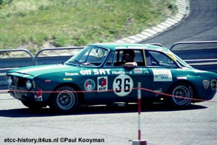 Jan van der Pol i Henri van Oorschot na samochodzie Alfa Romeo 1300 GTA Junior.