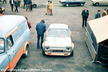 Ford Escort RS 1600 załogi Jose de Uriarte i Rafael Barrios.