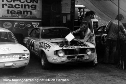 Alfa Romeo 1300 GTA Junior załogi Ragnar Segring, Björn Steenberg i Claes Rothstein.