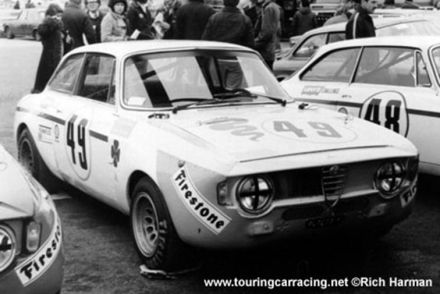 Alfa Romeo 1300 GTA Junior załogi Luigi Colzani i Massimo Larini.