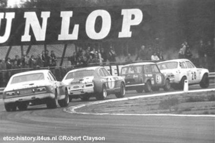 Nr.28. Ken Coffey na samochodzie Ford Escort TC, nr.57. Jon Mowatt na samochodzie BMC Mini Cooper S, nr.7. Dieter Glemser i Jochen Mass na samochodze Ford Capri RS 2600.