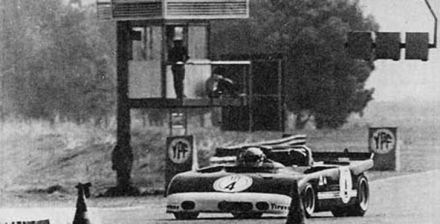 Andrea de Adamich i Nanni Galli na samochodzie Alfa Romeo T33/TT/3.