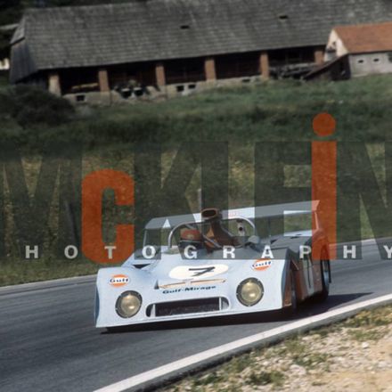 Derek Bell i Gijs van Lennep na samochodzie Mirage M6 Ford.