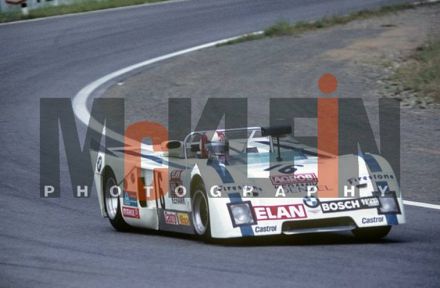Rolf Stommelen i Toine Hezemans na samochodzie Chevron B21 BMW.