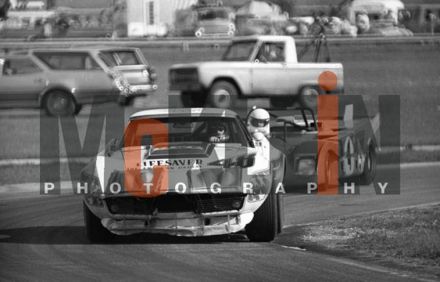 Tony Adamowicz i John Greenwood na samochodzie Chevrolet Corvette.