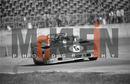 Vic Elford i Helmut Marko na samochodzie Alfa Romeo T33/TT/3.