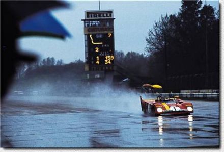 Jacky Ickx i Clay Regazzoni na samochodzie Ferrari 312 PB.