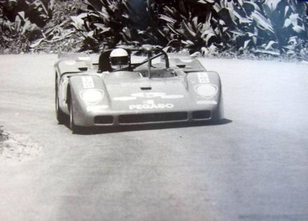 Alfonso Merendino i Raffaele Restivo na samochodzie Abarth 2000.