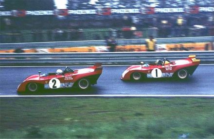 Nr.2. Arturo Merzario i Brian Redman , nr.1. Jacky Ickx i Clay Regazzoni na samochodach Ferrari 312 PB. 