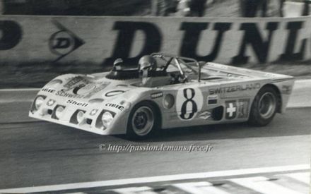 Jo Bonnier, Gijs van Lennep i Gerard Larrousse na samochodzie Lola T280 Ford.