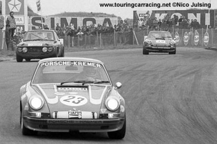 John Fitzpatrick na samochodzie Porsche 911S.