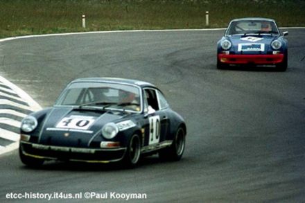 Jürgen Neuhaus na samochodzie Porsche 911S.