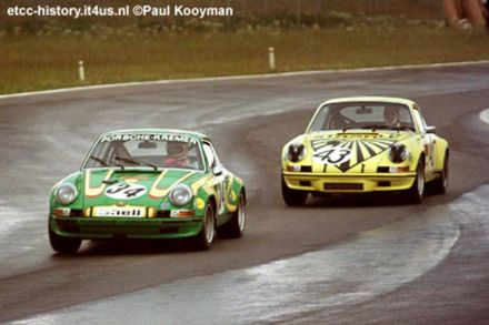 Nr.34.John Fitzpatrick, nr.43.Günther Steckkönig obydwaj na samochodach Porsche 911S.