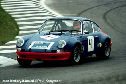 Clemens Schickentanz na samochodzie Porsche 911S.