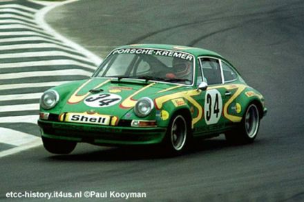 John Fitzpatrick na samochodzie Porsche 911S.