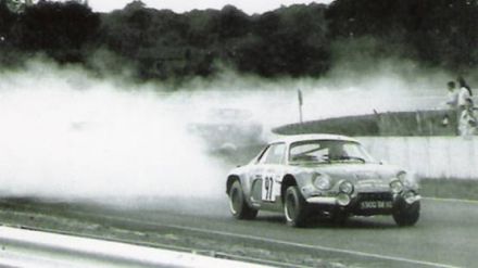 Jean-Luc Thérier na samochodzie Alpine Renault A110/1800 SS. 