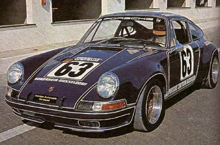Jürgen Neuhaus na samochodzie Porsche 911S.