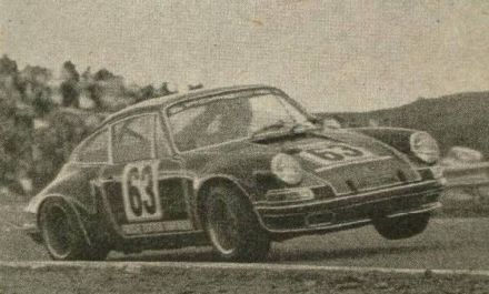 Jürgen Neuhaus na samochodzie Porsche 911S.