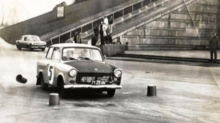 Andrzej Wodziński i Krzysztof Nowicki – Trabant 601.