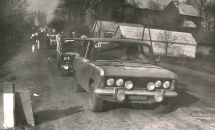 Nr.44. Albin Śliski i Krzysztof Szaykowski – Polski Fiat 125p/1300, nr.18. Zbigniew Poniewski i Jan Staworzyński – Polski Fiat 127p.