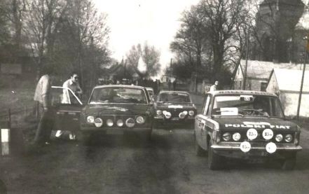 Nr.66. Marek Varisella i Stanisław Brzozowski – Polski Fiat 125p/1500, nr.77. Zygmunt Chełstowski i Andrzej Kaczmarek – Volvo 144 S.