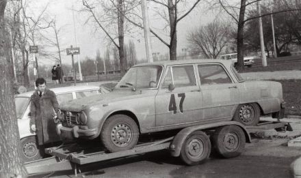 Alfa Romeo Giulia Super niemieckiej załogi Jugo Peters i Gerd Idel.