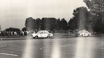 Nr.10.Błażej Krupa – Renault 12 Gordini, nr.5.Robert Mucha Polski Fiat 125p.